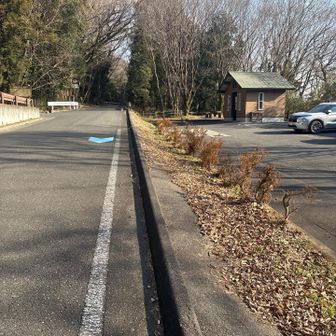 駐車場に戻り、自分のクルマを見たら　しっかりロックかけてました。鍵はザックの違う場所にありました💦　ザックに入れた事もロックかけた事も忘れてたらしい。　まー良かった　まーったく人騒がせなんだから！！！すんまそん😣