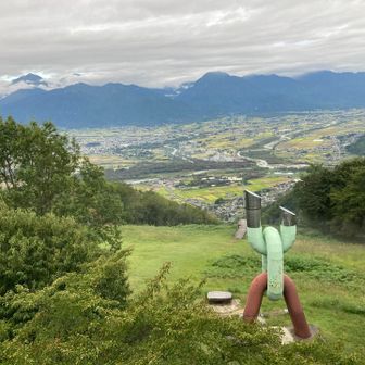 展望台からの北アルプス、
常念と有明山が頭を出した。