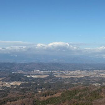 鹿狼山山頂から
やはり蔵王方面は雲...
風も強め