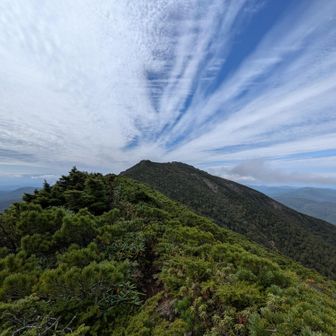 中央の高い所が早池峰山の山頂
戻ります😃