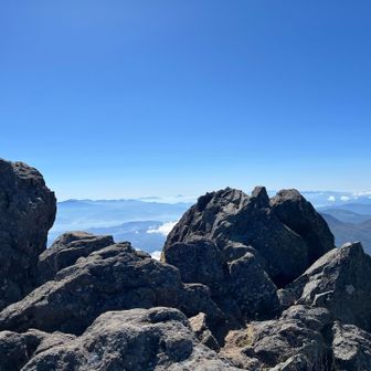 南峰山頂に着いた