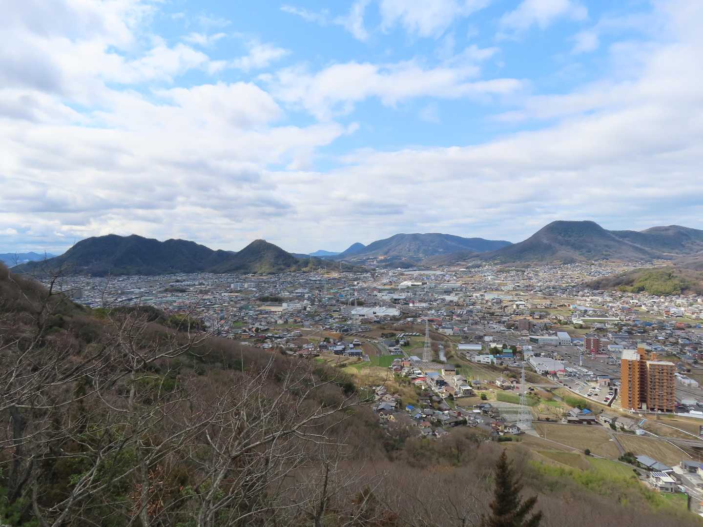 狭箱山山頂から　鷲ノ山、讃岐富士・・