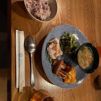 夕食おしゃれで美味しい！スープはおかわりがたっぷり