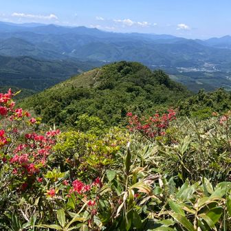 次に向かう山「三方沢山」が見えています
