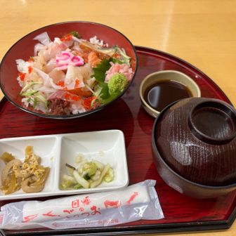 砂丘会館にてお昼ごはん
ばらちらし寿司
今日もペロリでした
