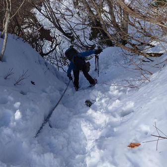 鎖場⛓️の下りが心配でしたが後続の方が鎖を掘りおこしてくれてました👍