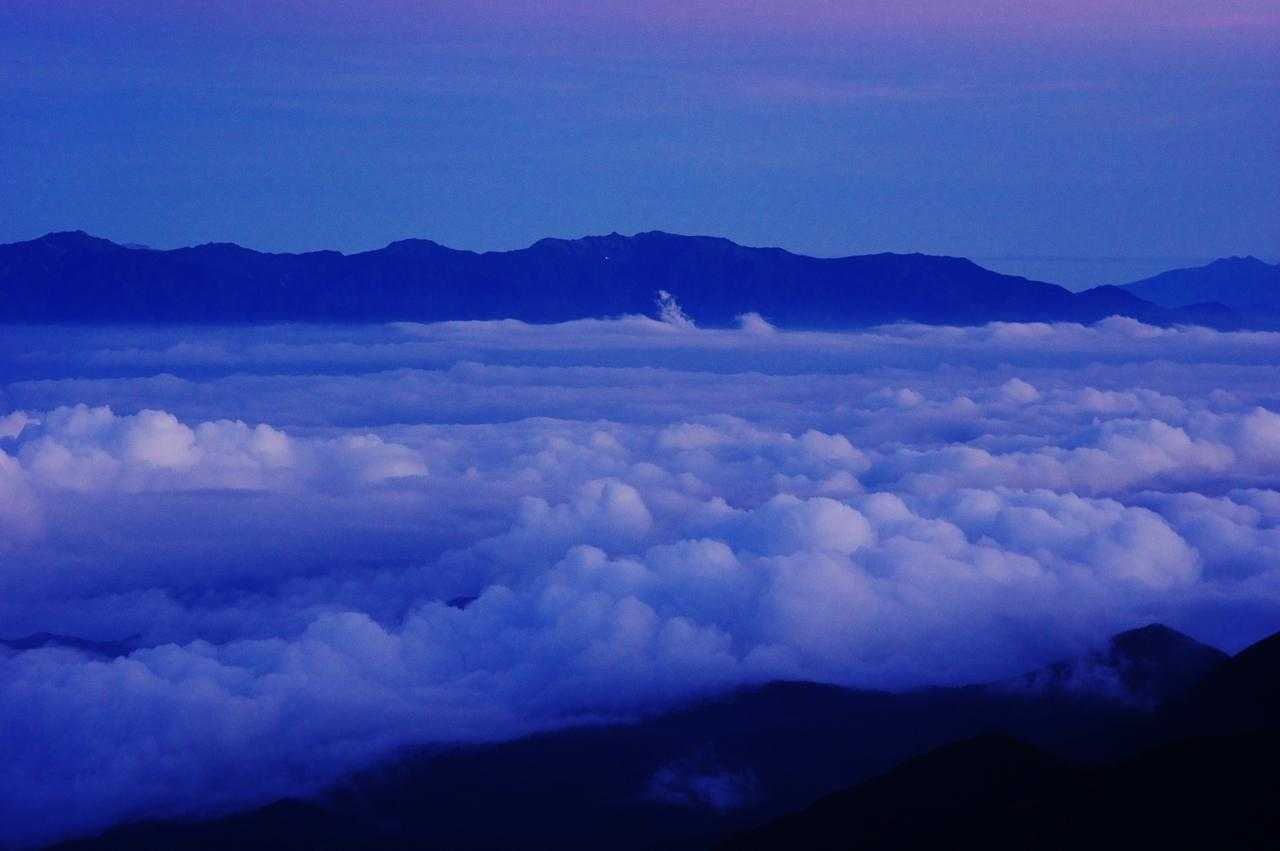 そして雲海
中央アルプスが浮かんでいる