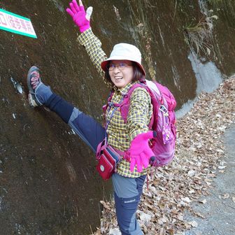 登山口で
整理体操1　2　3
お疲れ山でした～