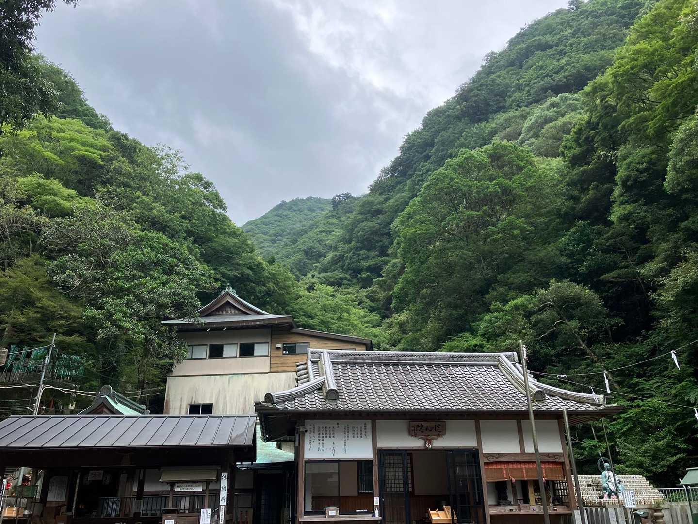 七宝龍寺本堂まで下山しました。この後は
犬鳴温泉♨️へ！つるんとした美人の湯でした。