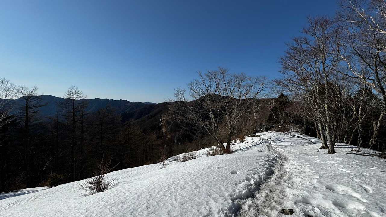奥多摩、石尾根テン泊縦走（鴨沢〜七ツ石山〜鷹ノ巣山〜六ツ石山〜奥多摩駅） の写真 34