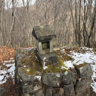 祠
氷妻神社らしいです