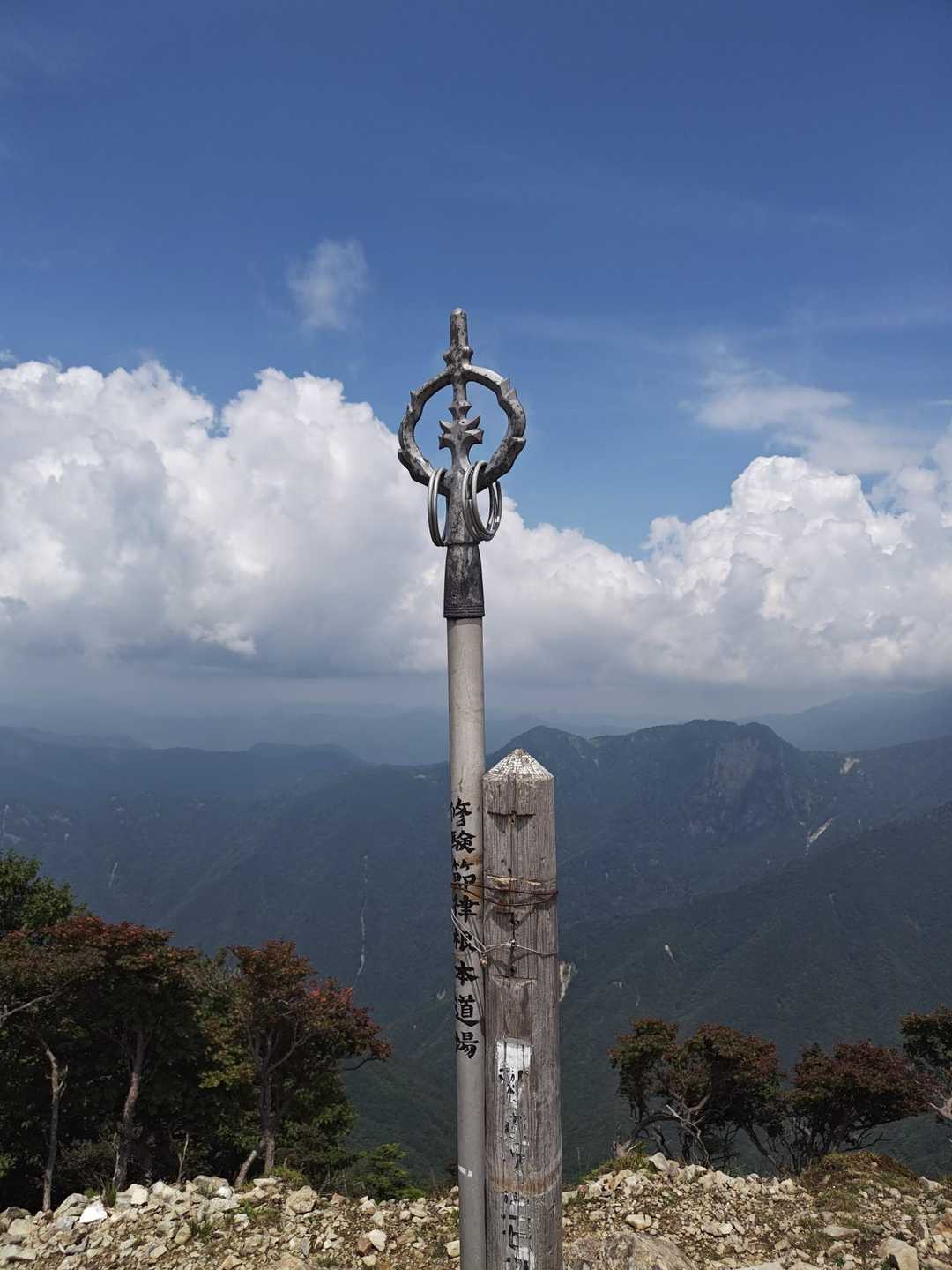 釈迦ヶ岳往復 | 360度に広がる大パノラマ。お釈迦様と奥駈道の稜線歩きの写真