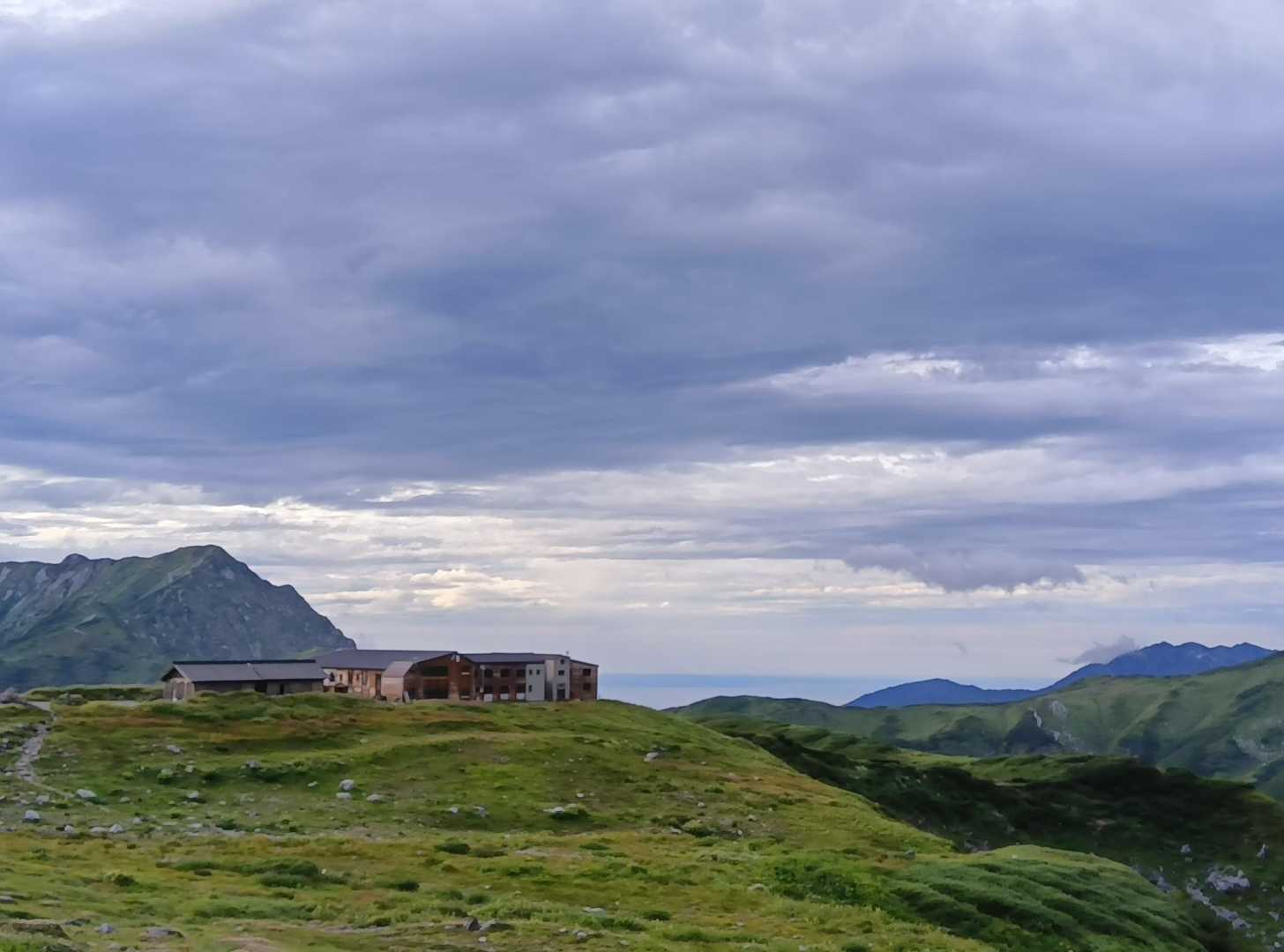 立山室堂山荘。