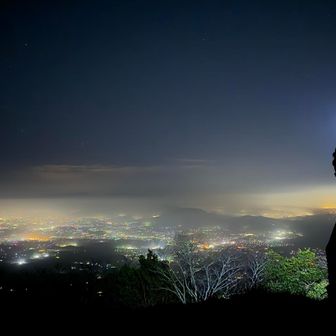 さすが湿度100%、街が薄霧に包まれていてファンシー😅