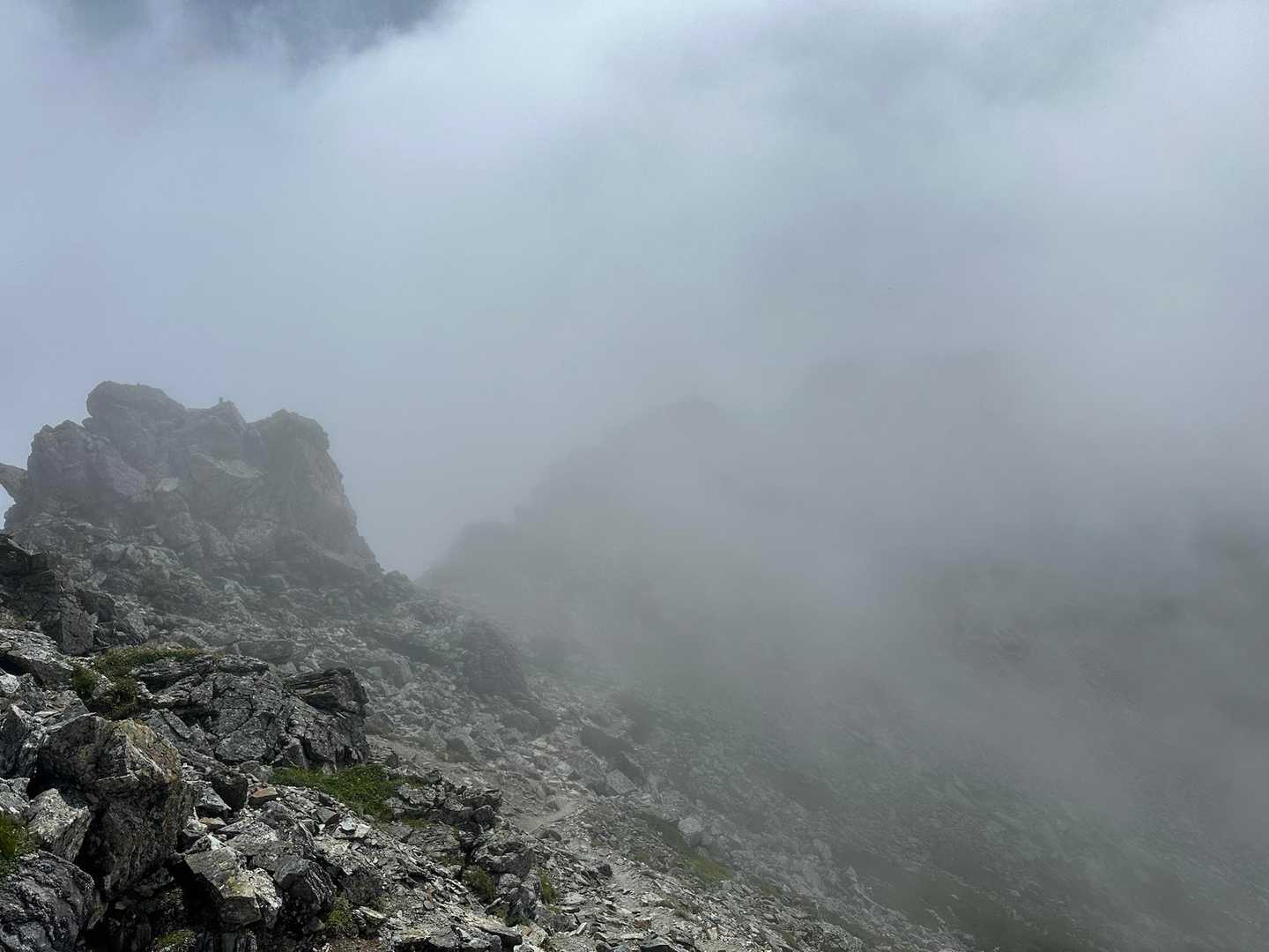山頂はガスガス☁️