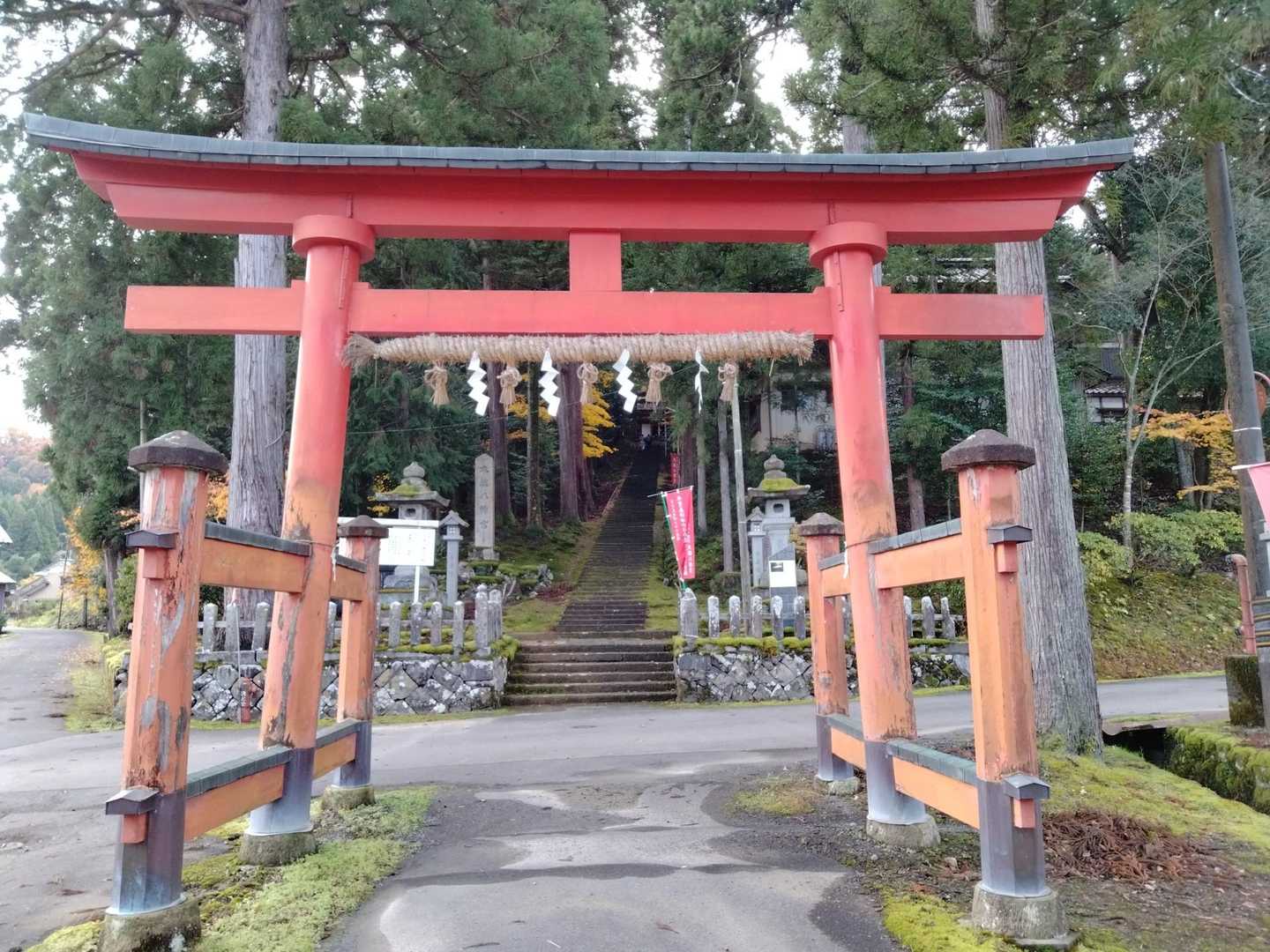 立派な鳥居からスタート