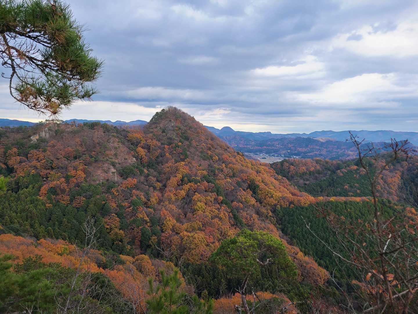 三床山
紅葉も終盤