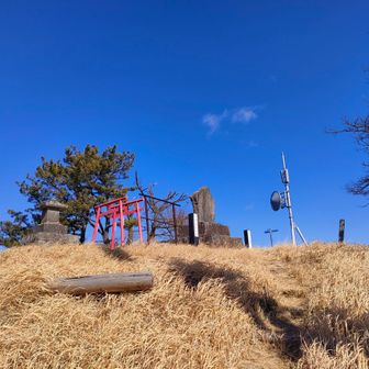 荻岳山頂は賑やかな感じです♪
