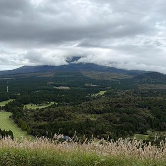 展望台まで戻ってきました

相変わらずの頭隠した富士山