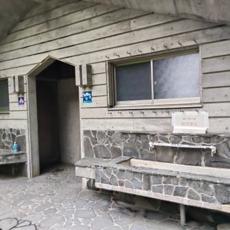 ここのトイレは使用中止になってました