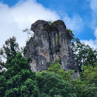 中ノ嶽神社から望む轟岩
紅葉時期になったら、石門めぐりと合わせて楽しみたいです。