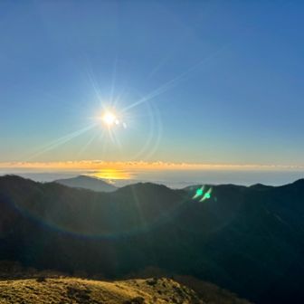 やっと暖かくなってくる。海も輝いて綺麗