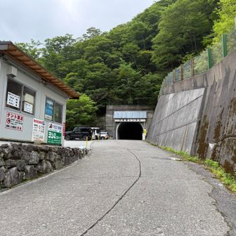 行者還トンネル西口。トンネルの向こうは未知の世界。