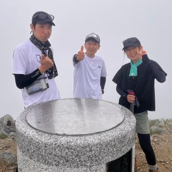 日本百名山 大朝日岳GET🥳🙌
ガスガスであまり眺望なかったけど、足元のお花畑を愛でながら楽しく登りきりました🥰