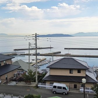 遠くに背振山
