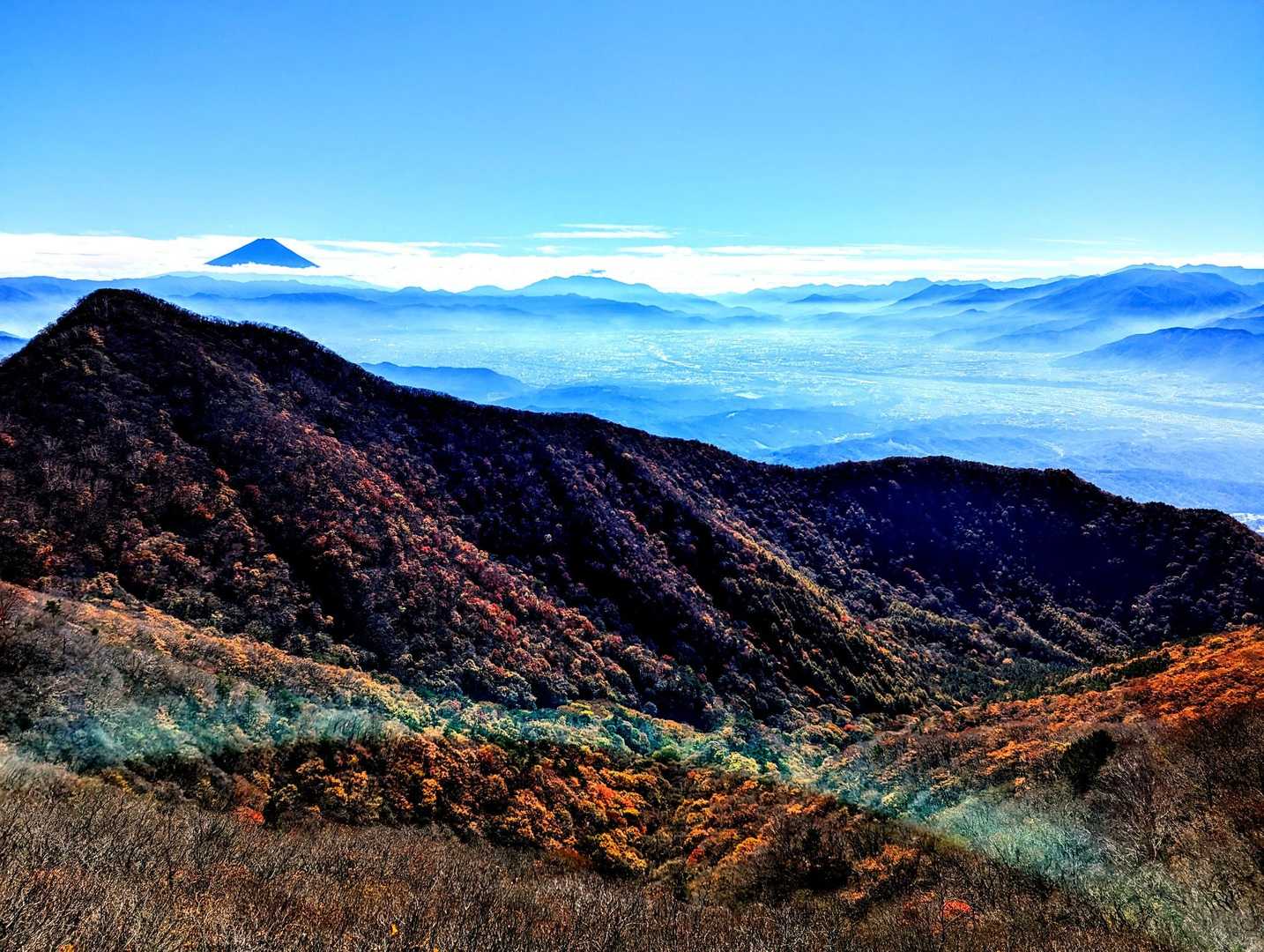 このあたりからの景色が一番綺麗でした。でも、狭くて大休憩には不向き。