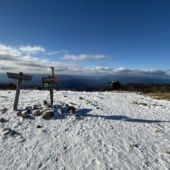 山頂〜

御嶽、北アルプス方面は雲の中