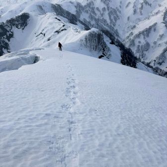 続いて赤津へ向かいます
あの奥のピークね