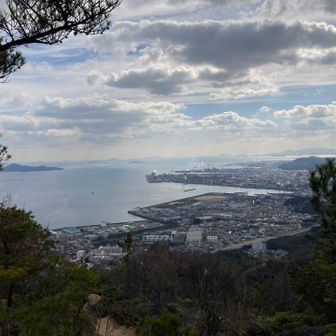 大竹のコンビナートと瀬戸内海
暮らしと海山距離が近く広島の自然環境の恵みを実感します