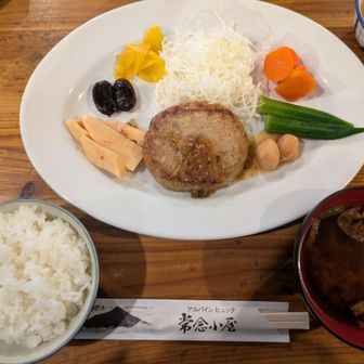 晩御飯は分厚いハンバーグ😋