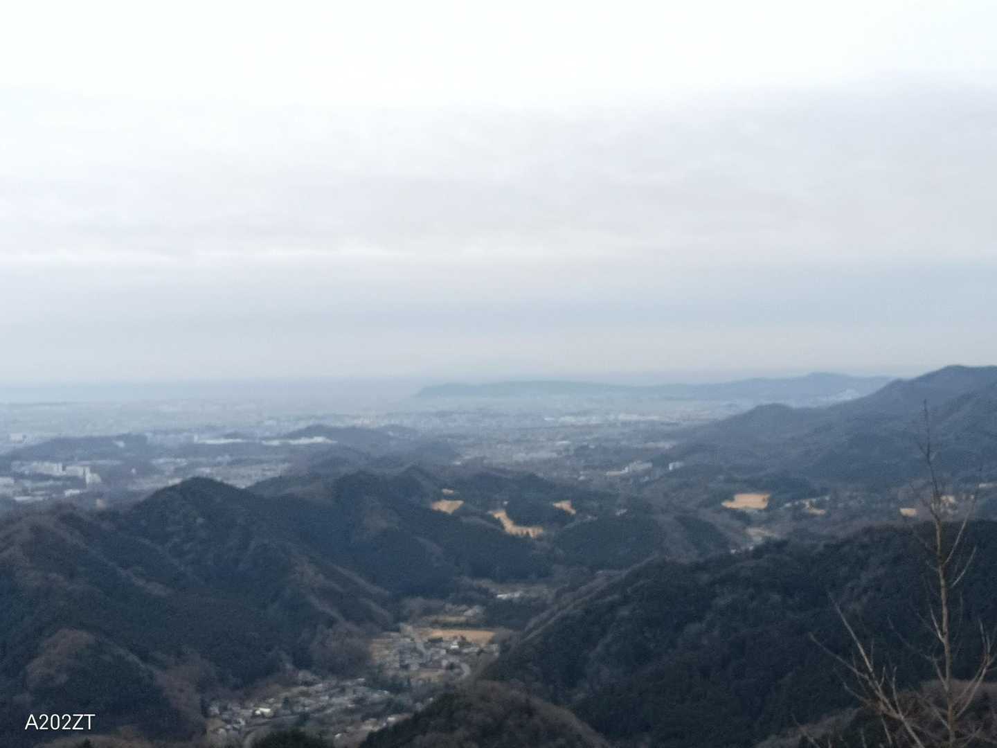 曇ってますケド…海が見えます😳