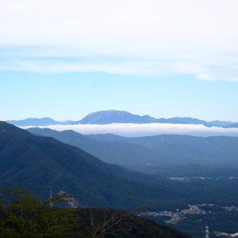伊吹山　あと、こんな時期には珍しく槍ヶ岳も見えました。