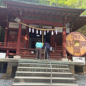聖神社
宝くじに当たった等々ご利益を受けた人のコメントが張り出されていました。
せっかくなので参拝し大金持ちになりたいという願いを念じました。