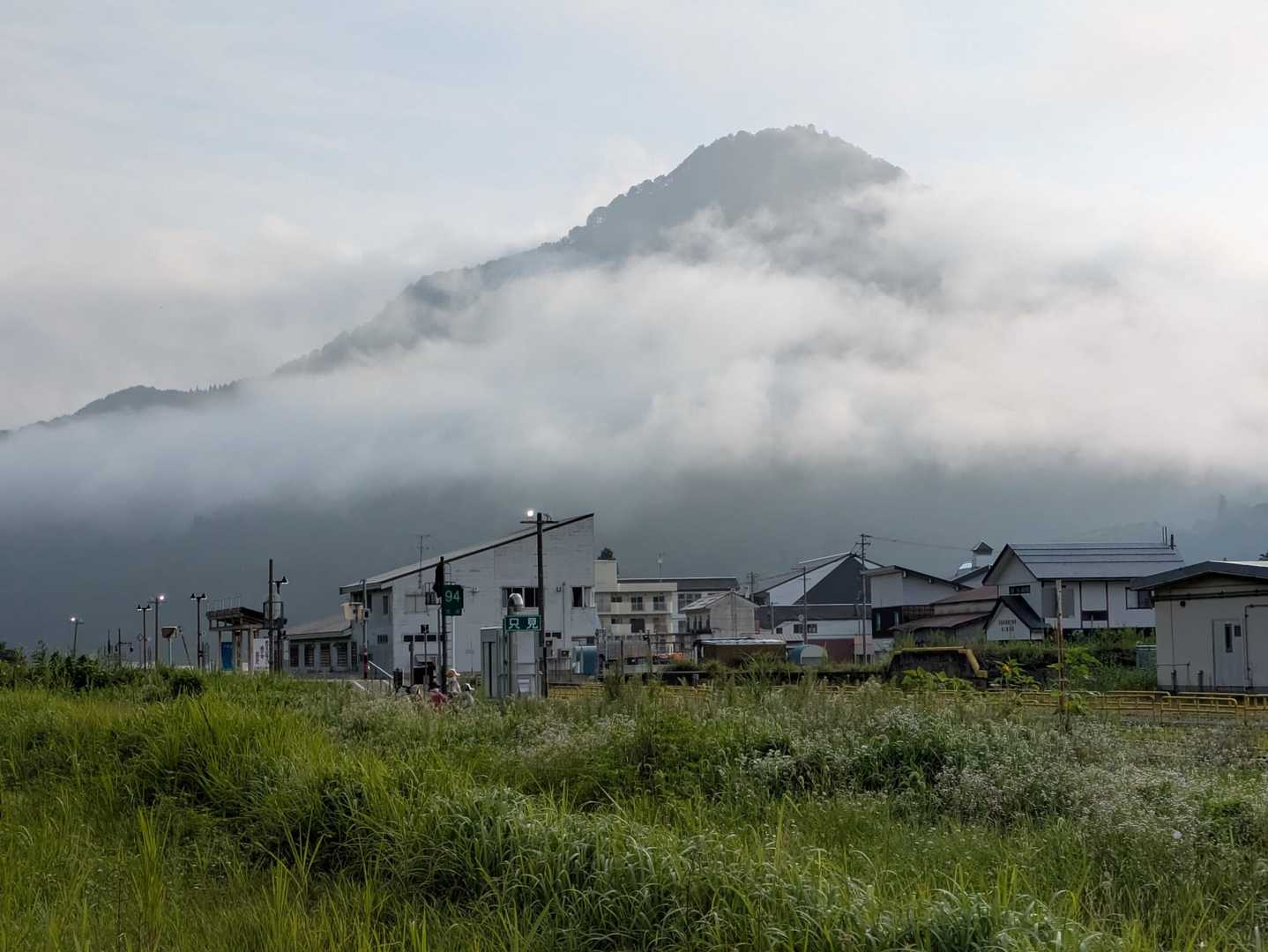 柴倉山、只見川の対岸