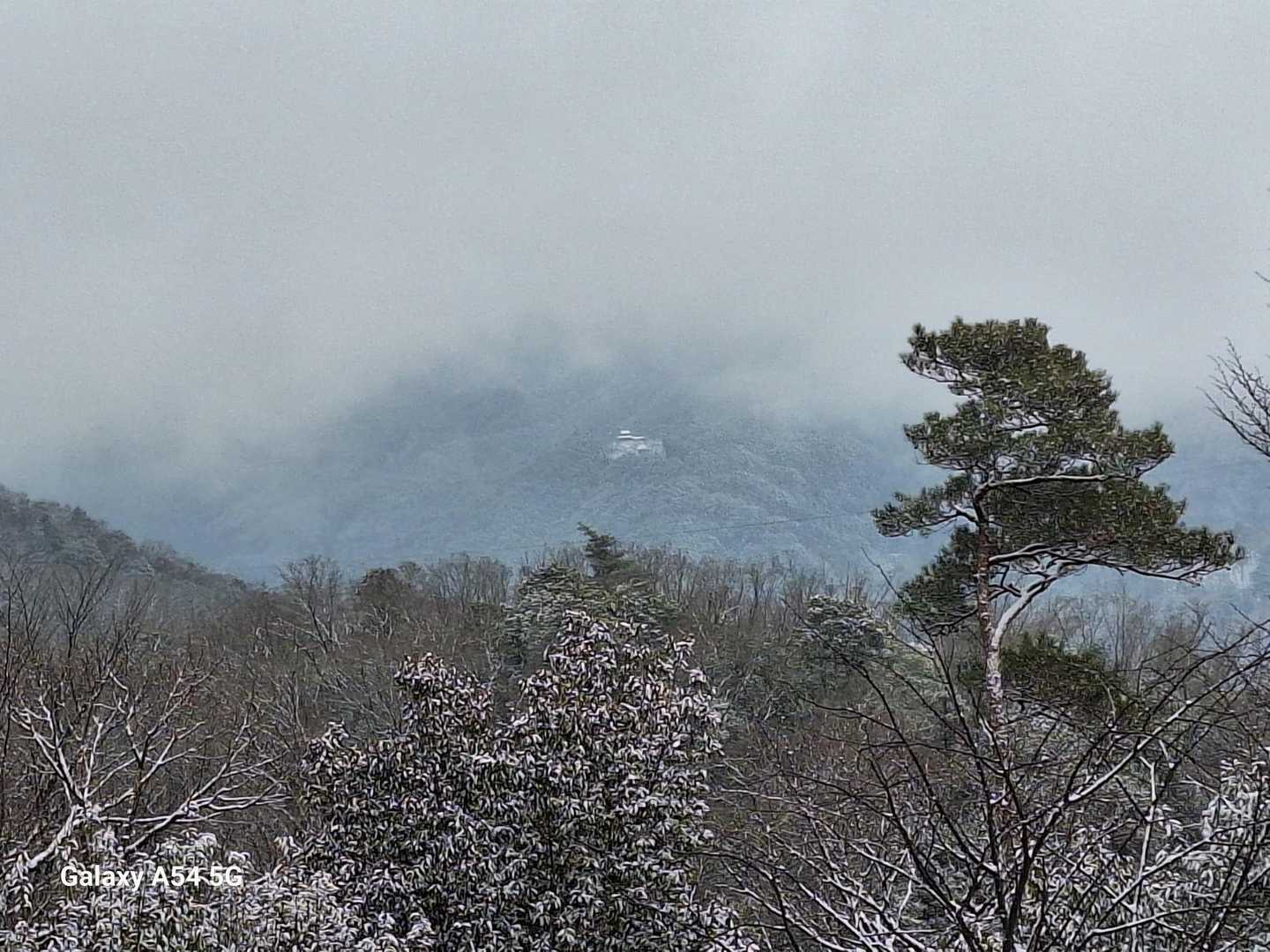 雲で☁遠くは見えないけど
足助城🏯が見えてる