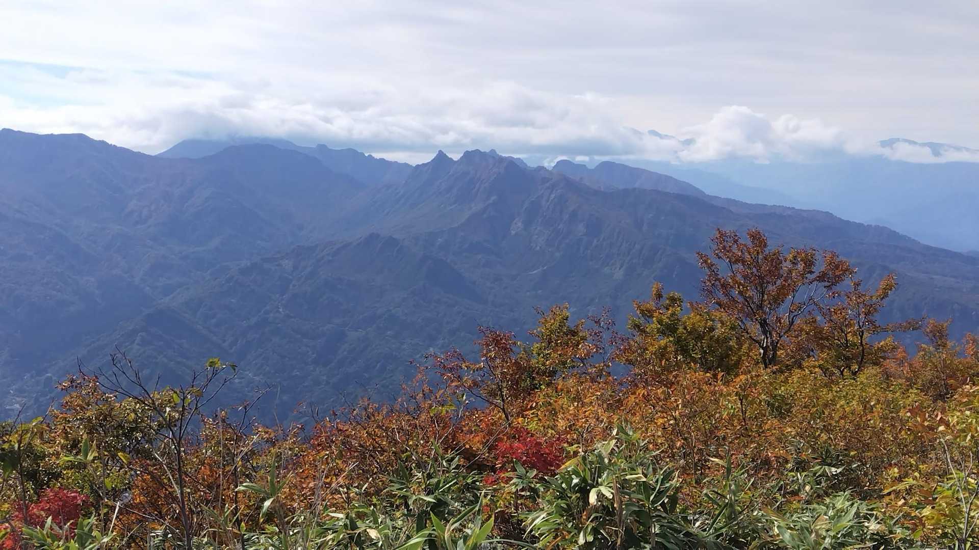 雨飾山は完全にガスにのまれた
