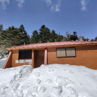 まだ雪が多くあります