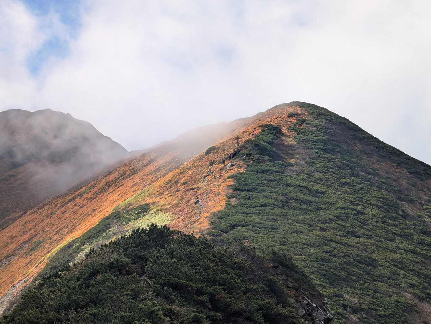 "日本百名山最難関"とも言われる幌尻岳の沢沿いコースの写真
