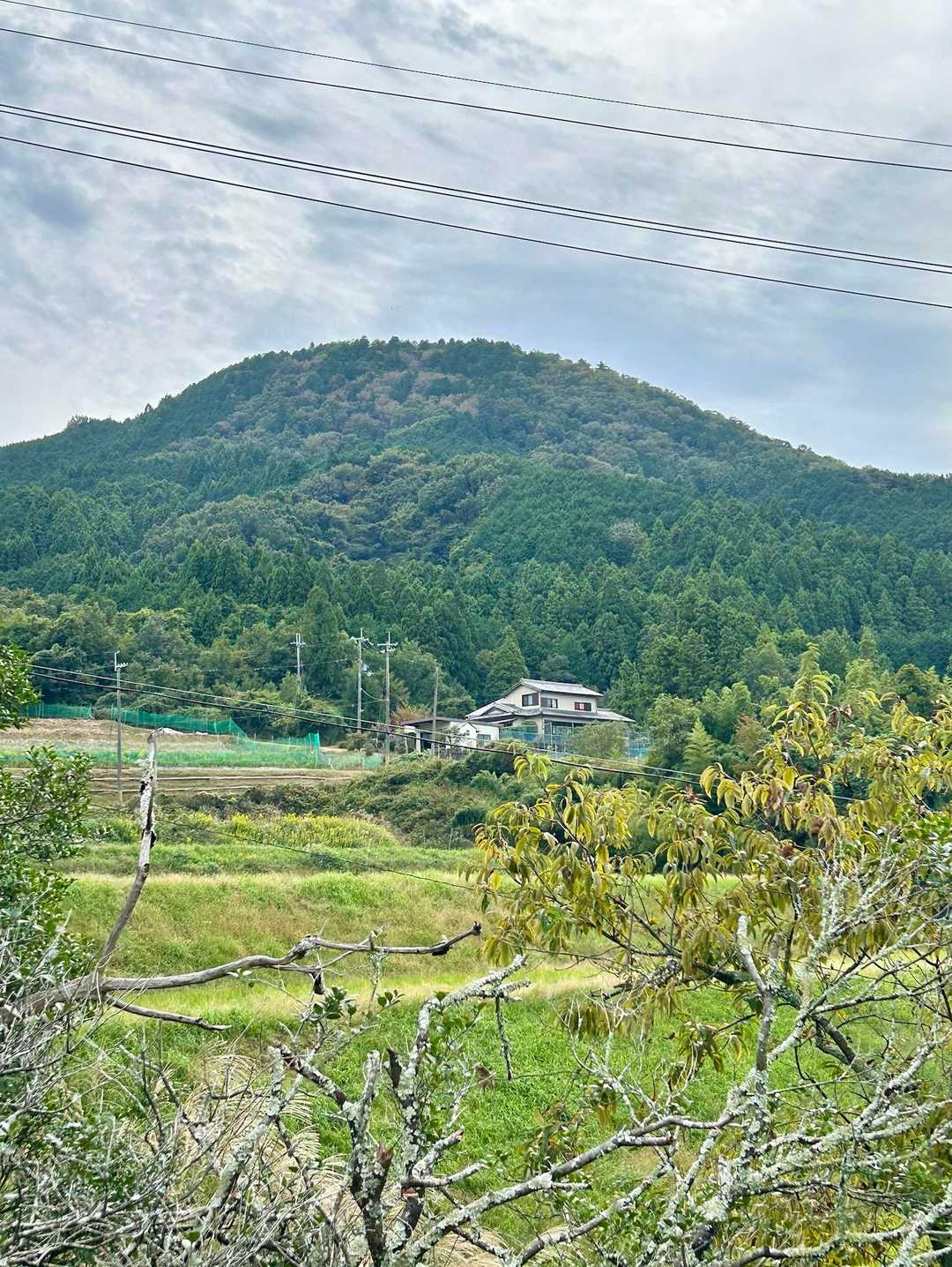 絵に描いたような里山　三草山
登山口までは舗装路です