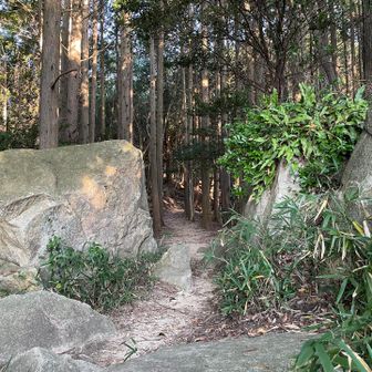 岩の城門