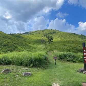 無事に下山。下りは少し時間がかかったかな…と思いつつ無事に下山。大きな駐車場のある南登山口から見た深入山方面（多分、深入山の山頂は多分、見えていません）。