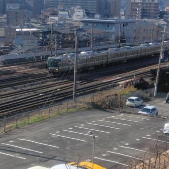 疏水公園からJR山科駅を発した琵琶湖線列車