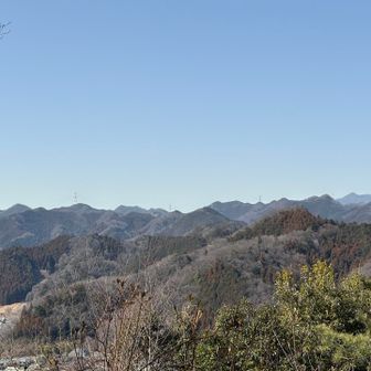 奥多摩方面の山々が見える