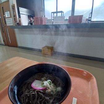 1階の食堂が良い感じ
お蕎麦でホッとする
13:55🚌〜よく寝た…〜
ひらゆ♨️に寄り道