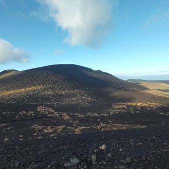 櫛形山からみた三原山