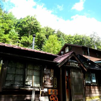 しらびそ小屋
小さな山小屋です。良い雰囲気です。